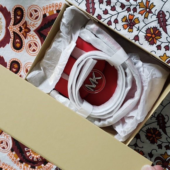 Michael Kors "Carmen" Red Leather Crossbody/Shoulder Bag NWT NIB *Host Pick* - Picture 7 of 9